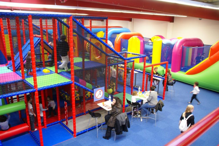 Ile aux jeux /Parc de loisirs couvert pour enfants - Ouvert à l'année